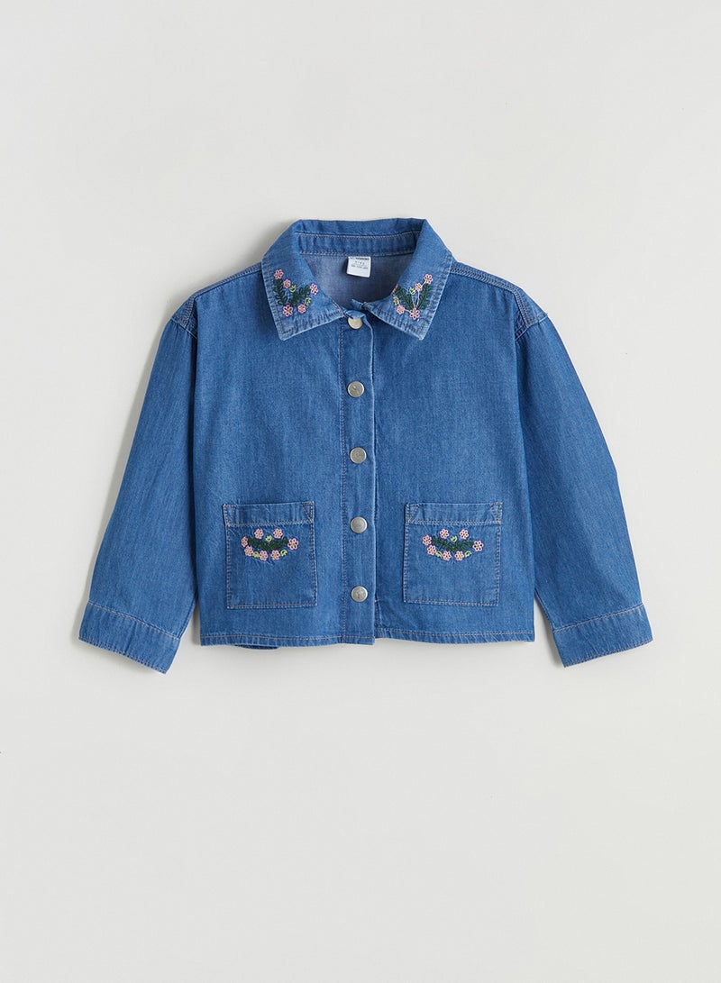 ال سي وايكيكي جاكيت جينز بيبي بناتي بنقشة ورد وبياقة قميص - Image 1